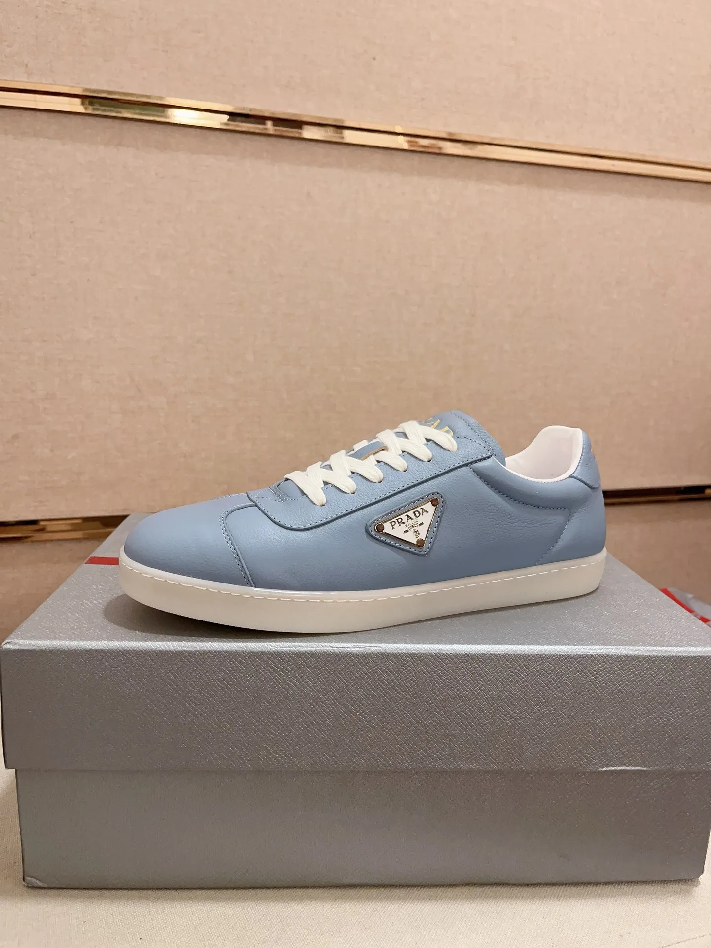 Men's Men's Shoes 💰 500💰 ✔️✔️✔️Higher version High-quality new PRADA (Prada) counters are launched simultaneously. The new men's shoes and 😘fabrics are made of high-tech glue-making technology. Lining: Full cowhide lining. 👍🏿 High-end ☄️ air-cushion molded anti-slip rubber outsole, exquisite lines, simple and elegant, comfortable and high-end for leisure travel. Code number: 38 to 44 (45 can be customized and cannot be returned or exchanged)